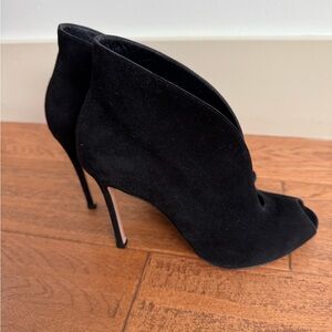 Gianvito Rossi Black Suede Collared Peep Toe Bottie Heeled Boots